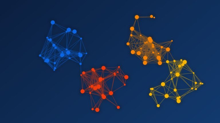 Illustrazione: reti di nodi colorati raggruppati in cluster